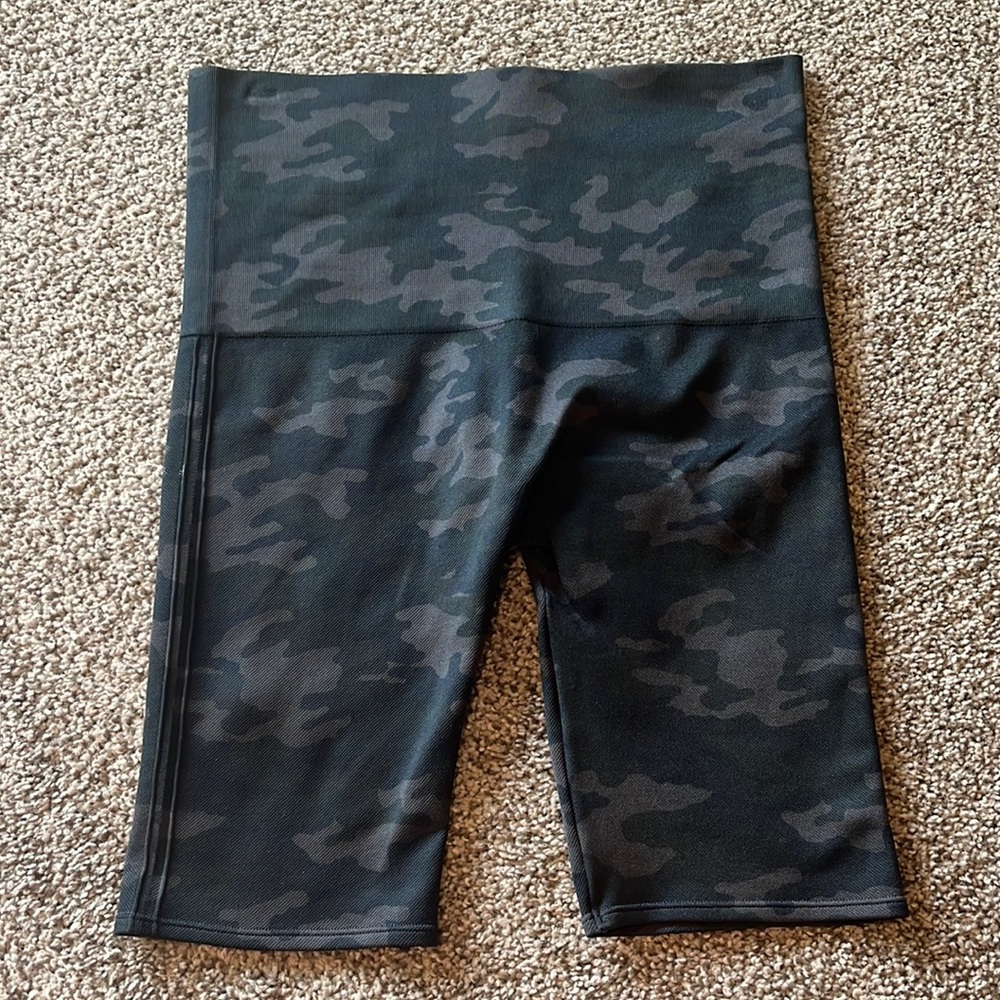 Spanx camo bike shorts, size XL
